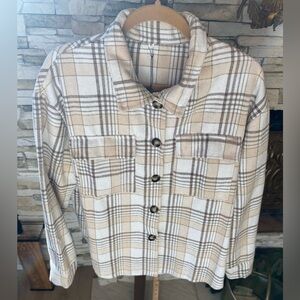 Women’s Plaid Shirt Shacket Beige Cream XL Button Up NWOT Fall Winter Tracies
